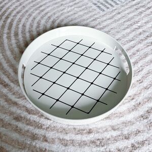 ✨2 for 10$✨ White Round Tray (Plastic) with Black Grid Design